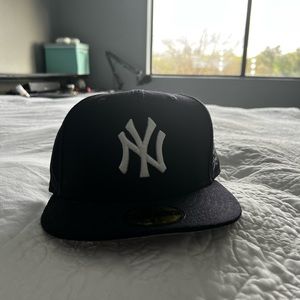 New Era NY Yankees Embroidered Hat size 7 1/8